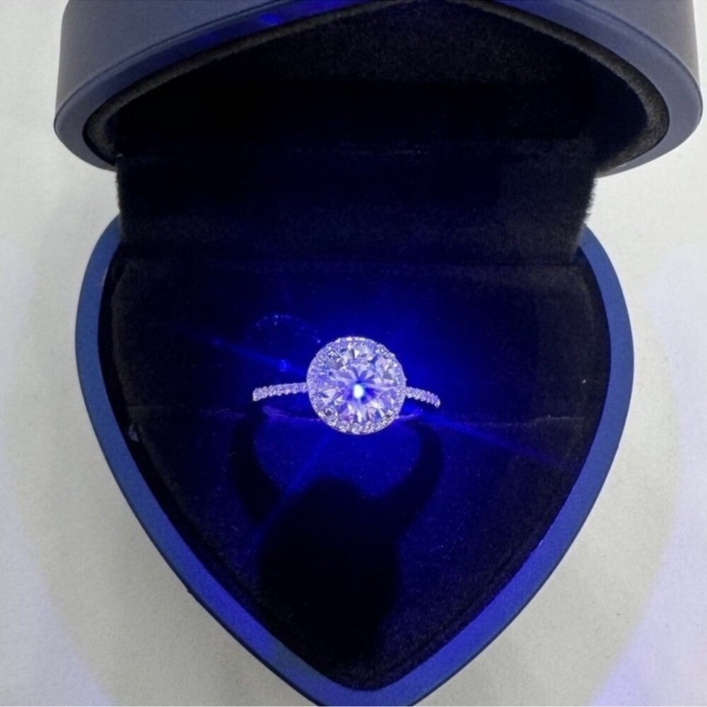 1CT Halo Center stone Moissanite side stone stamp 925.